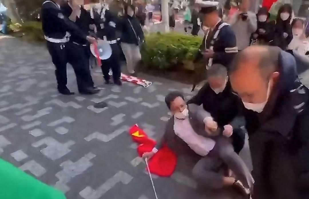 一起严重恶性事件，日本一句“遗憾”就想揭过吗？

日本自卫队军官持刀翻墙闯入中国