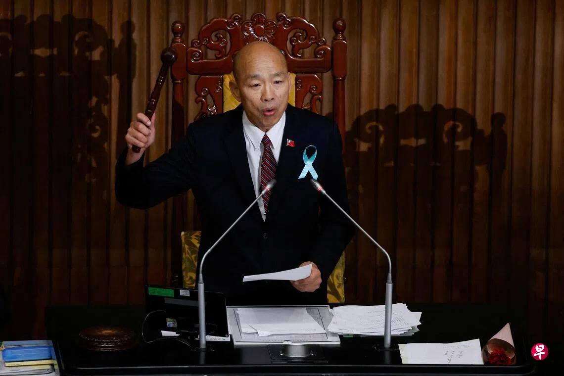 岛内所谓的蓝绿白，都是一丘之貉！6月24日，正在美国访问的台立院长韩国瑜，与40