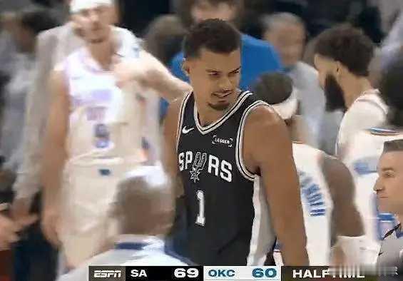 文班19+11马刺三杀雷霆豪取8连胜 福克斯29分亚历山大22分北京时间12月2