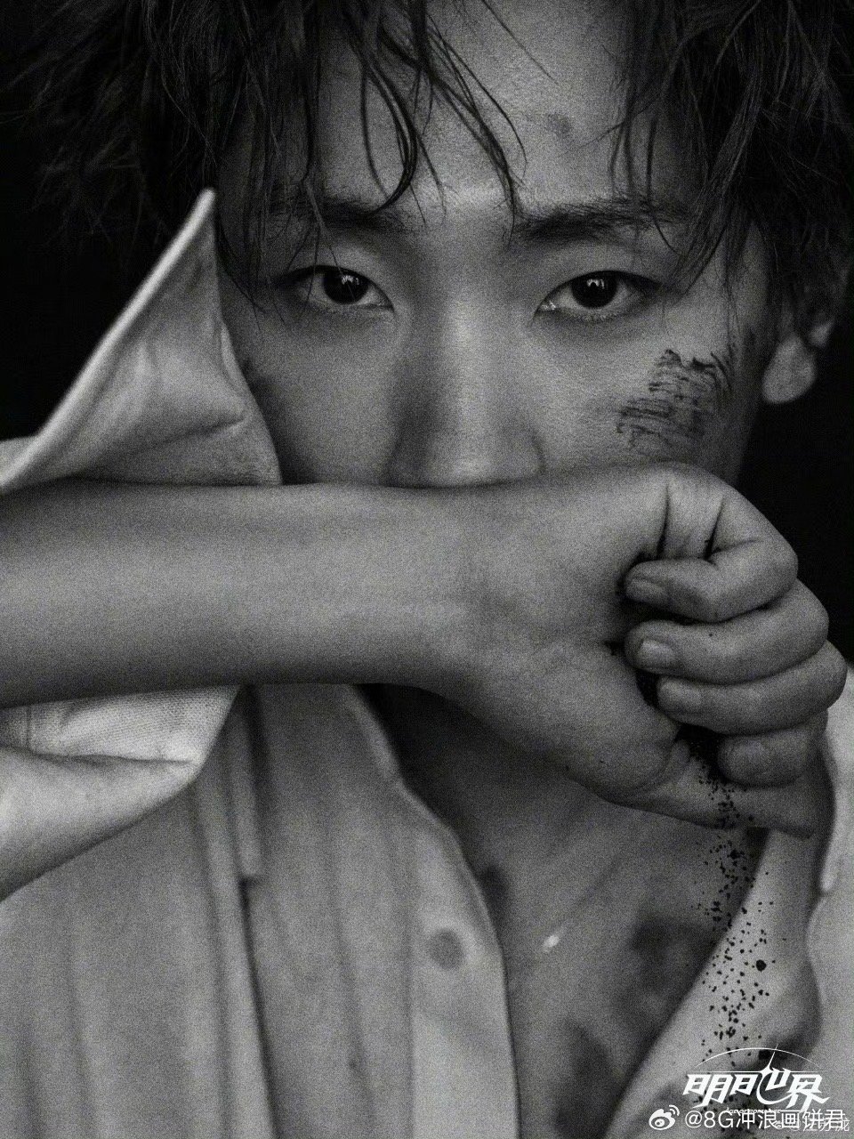 汪苏泷黑白战损九宫格 这九宫格看得我起鸡皮疙瘩！每一张都在讲故事，每一个细节都在