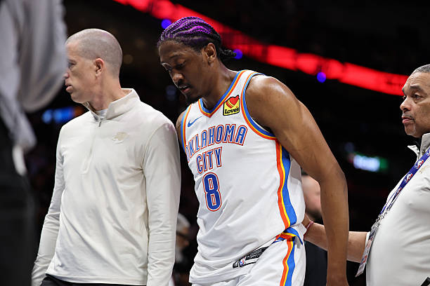 由于右腿筋拉伤缺席过去10场比赛的雷霆球员杰伦·威廉姆斯，明天复出对阵湖人在那期