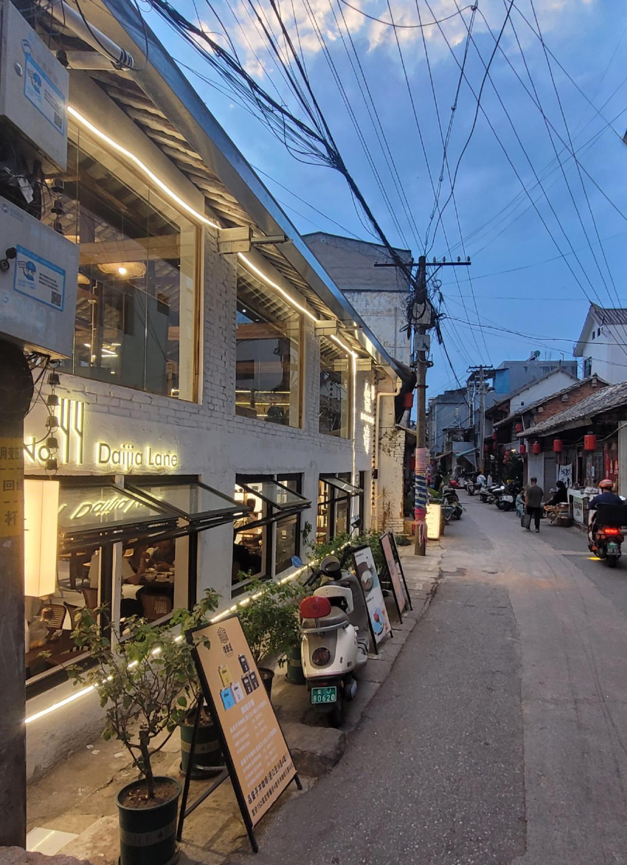 北京将连续雾霾，去云南昆明普洱西双版纳大理哪里好？

我看预报，今天北京空气良，