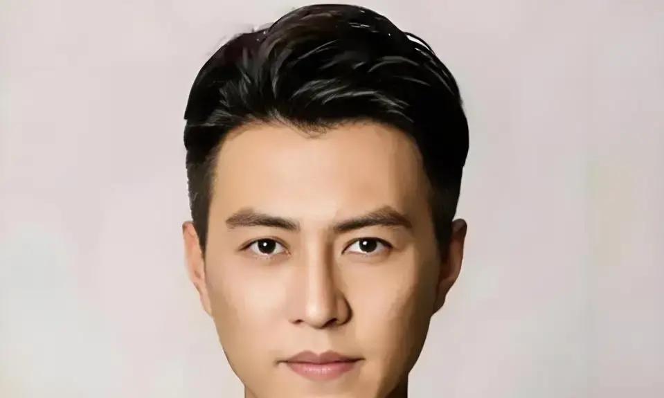 胡歌被靳东当场拒绝免单
 
不是翻脸，是规矩。2014年胡歌去靳东常去的日料店，