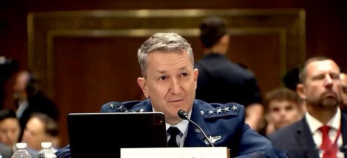 美国参谋长联席会议主席丹·凯恩证实，乌克兰近日取得首次空对空作战胜利：一架乌军F