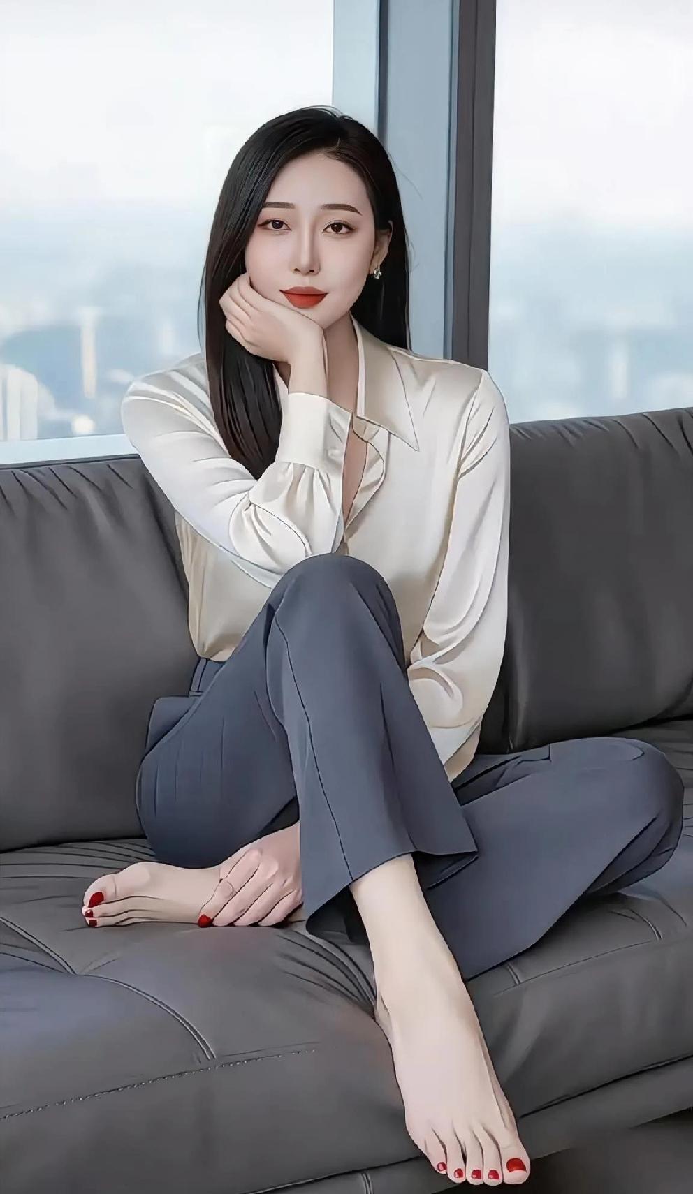 都市丽人，优雅姿态，时尚穿搭，自信满满