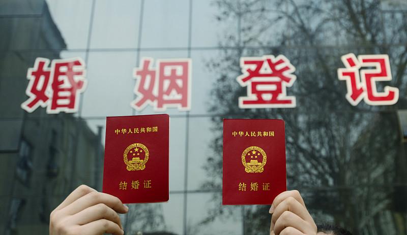 女性安全感下降，是经济压力、社会转型与文化矛盾共同作用的结果，并非女性“变脆弱了