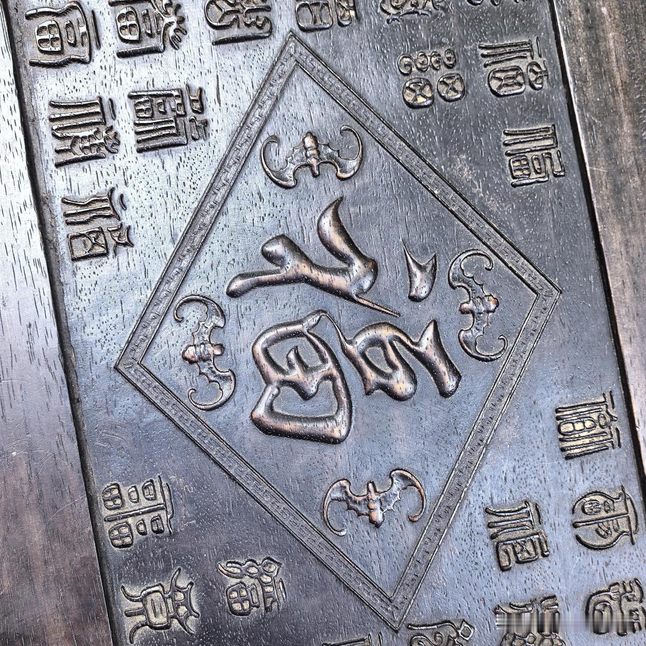 感觉AI对就业结构和收入中位数的影响很大，马斯克万亿美元身家就是最新铁证。 ​​