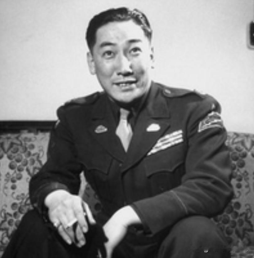 1997年，蒋纬国病逝。100岁的宋美龄接到消息立刻登机赶回台湾，到医院马上查账