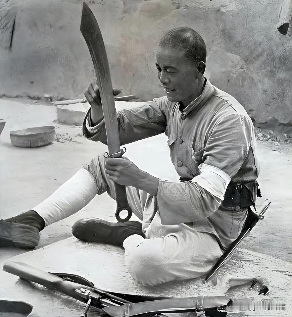 过去有首歌，歌名好像就叫“大刀向鬼子的头上砍去”，歌中所说的大刀，大概就是这种大