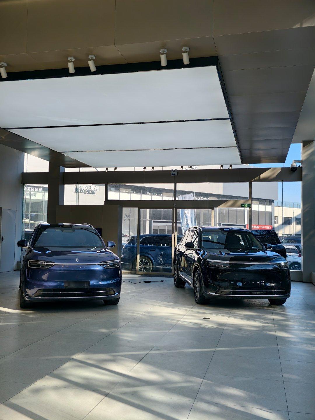 周一例行巡店，今天是AITO问界展厅不大，都快放不下了鸿蒙智行