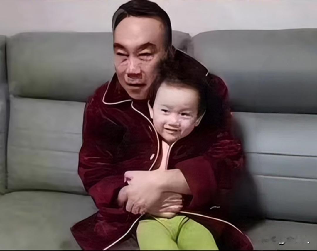 很多人都说杨议老师有儿子，到底是真的还是假的？我只知道她有一个女儿，已经嫁到国外