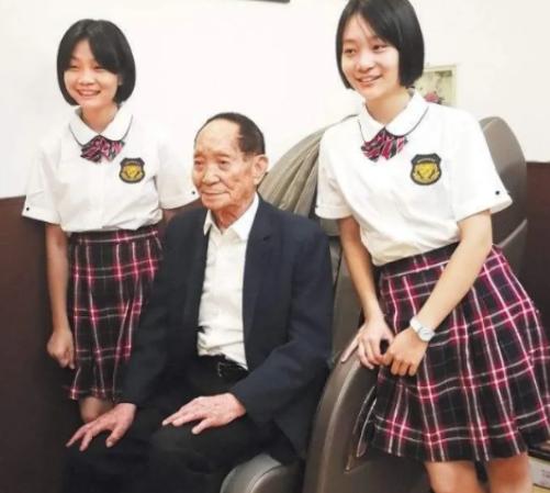 那年，袁隆平给自己的两个孙女取了很有意思的小名：一个叫大米，一个叫小米，两个孙女