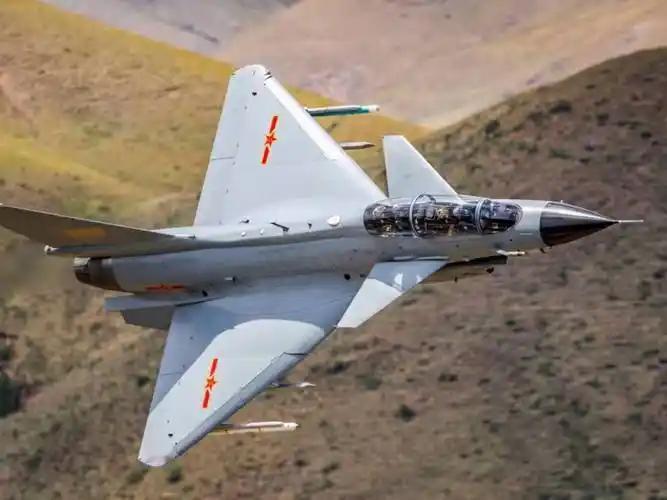 2026年1月9日，中国航空工业成都所的一则官宣引爆国际军事圈——歼-10CE战