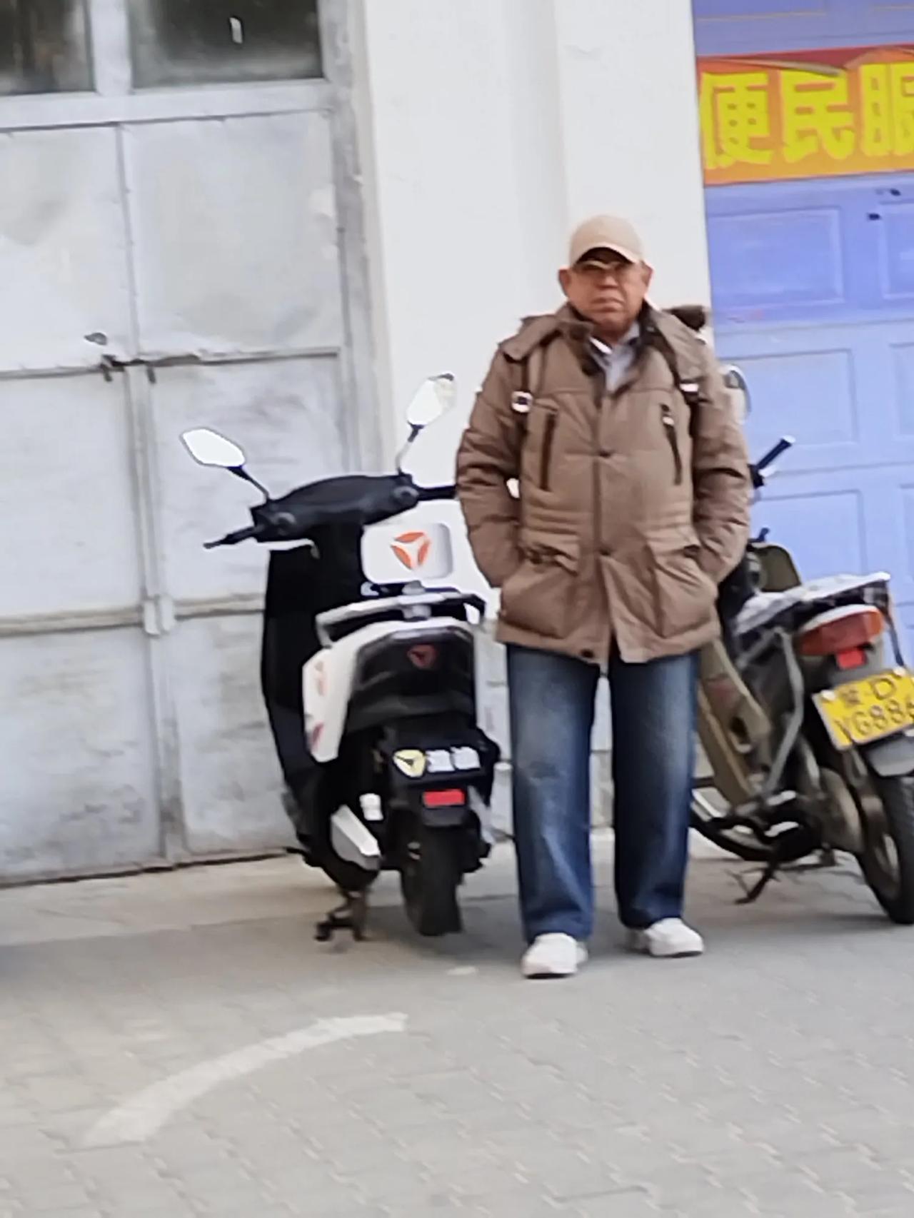 岁暮人将老，天晴岭欲春。
     2024.12.15。新州