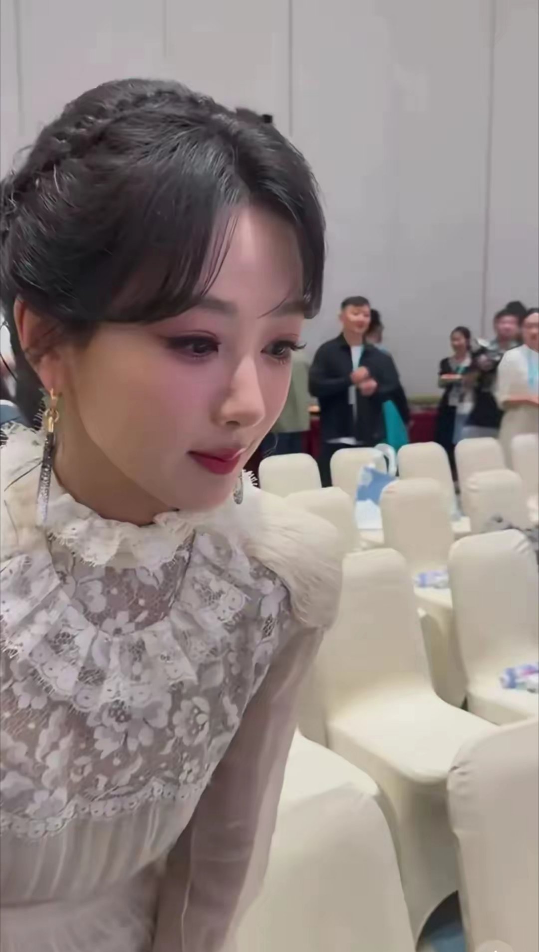 杨紫这张脸也太哇塞了吧 生图状态跟精修一样，每根睫毛都是美的 ​​​