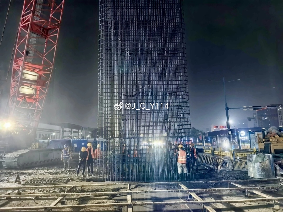 嘉枫线 嘉兴科技城站二期地下连续墙完工10月19日晚，嘉兴至枫南市域铁路土建SG