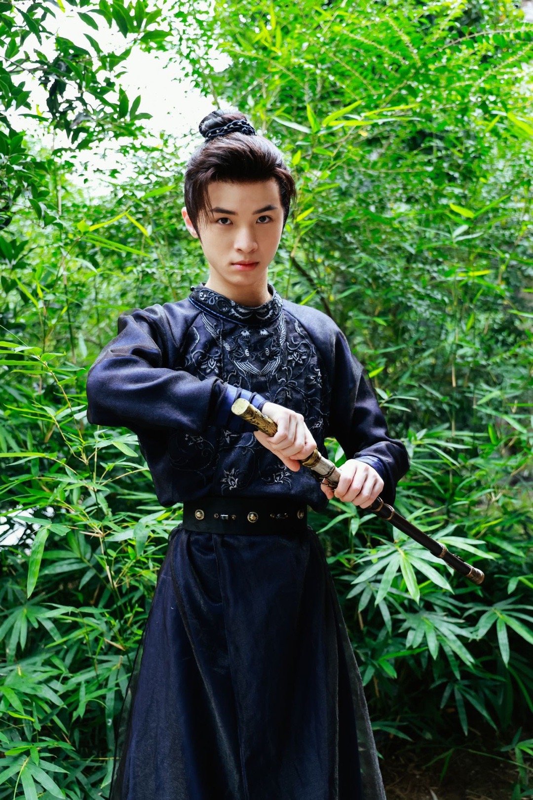 #唐诡2居然还有薛环# 时光荏苒，薛环归来！在《唐诡2》中，他不仅保留了那份机智