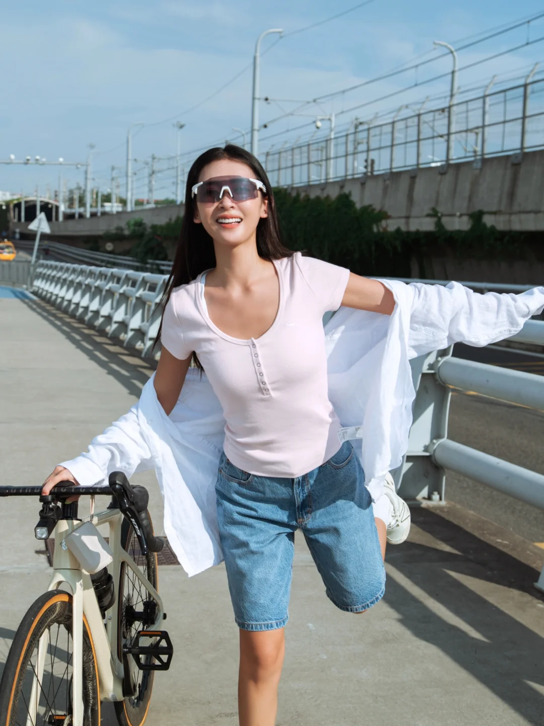 感受夏日热浪🚴