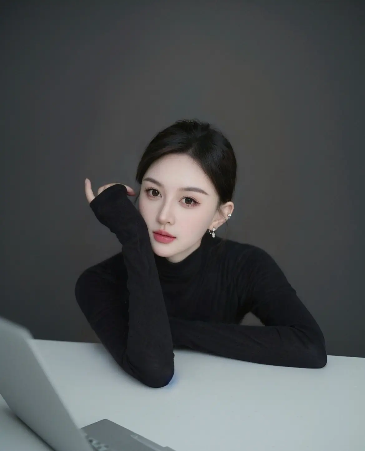 女人一身黑 到哪都ok