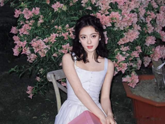 清灵少女赵今麦，淡颜自有风华