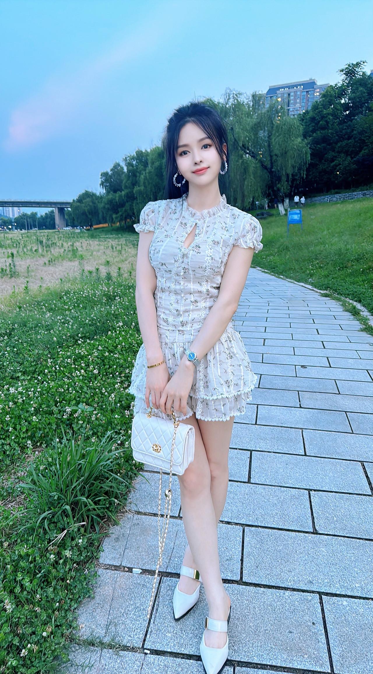 “瞬间感觉没有意思了，所有的热情，都会在失望和等待中消失，无一例外，谈不上拥有 