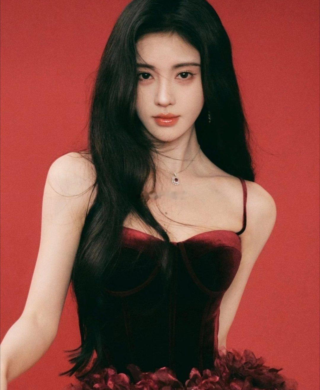🍉爱奇艺顶级S+电视剧《万花世界》即将开机。大女主鞠婧祎领衔主演。联合主演：于