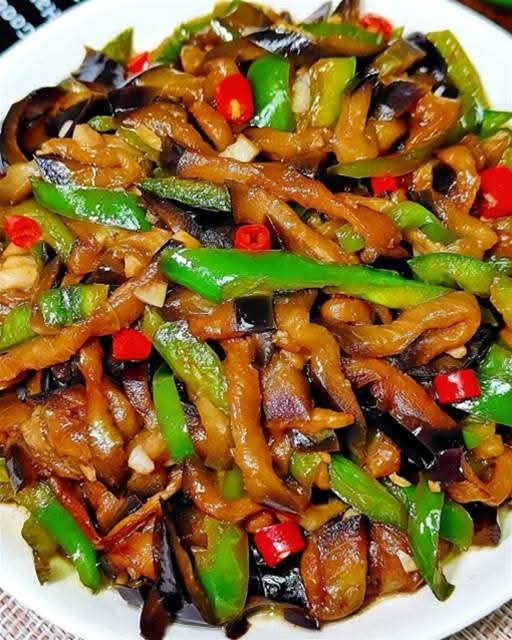 炒茄子，切記不要先放油，多加2步，茄子不吸油不發黑，入味好吃 