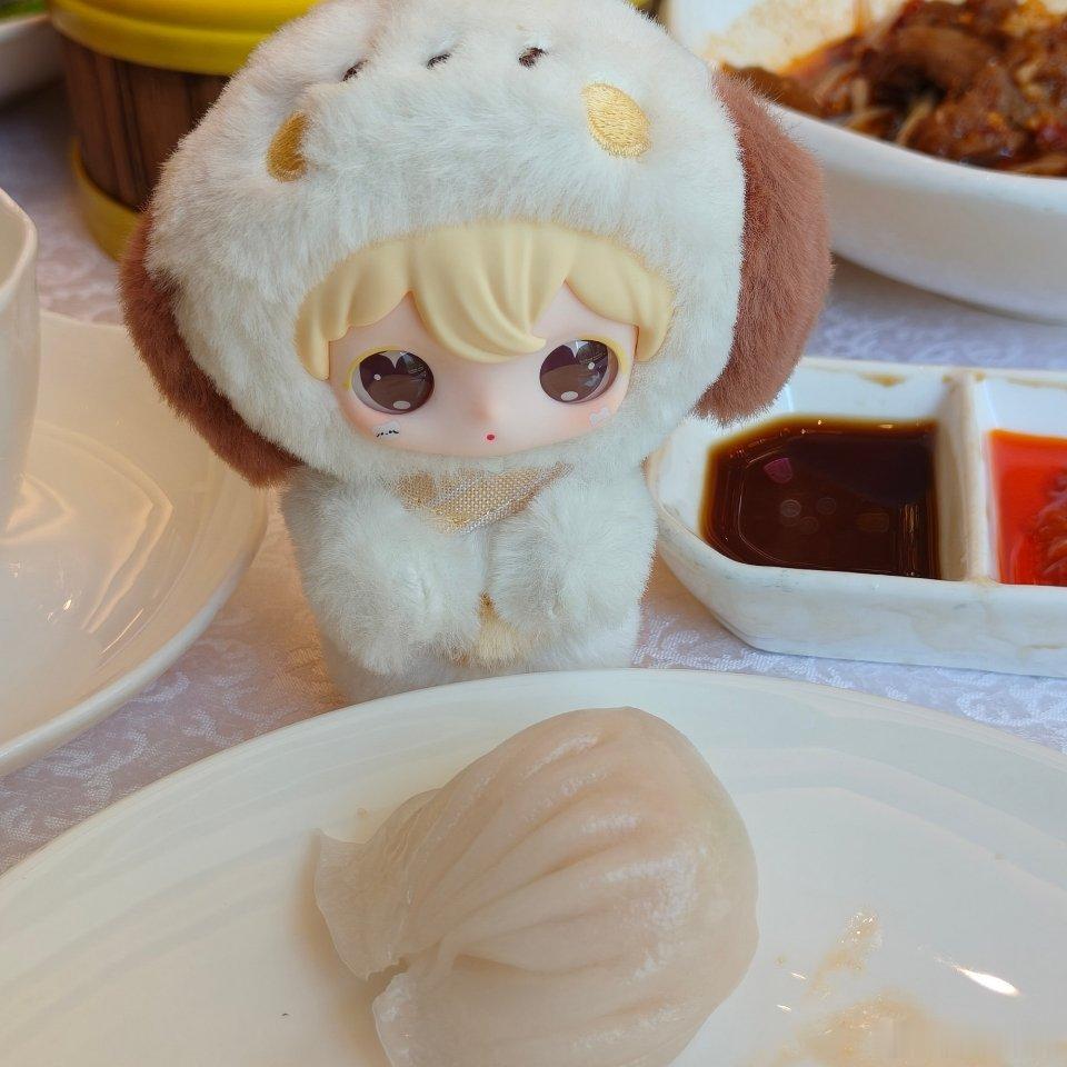 这个也不吃啊！臭小孩 