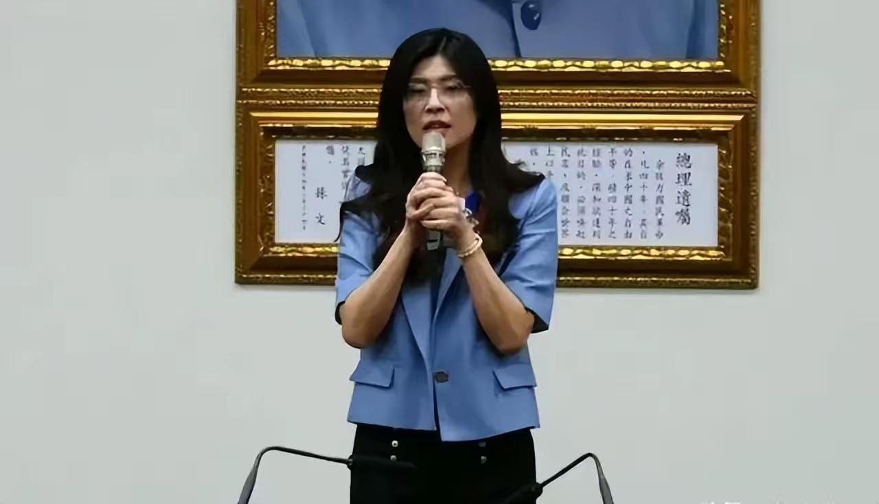 台北政坛彻底乱套了！国民党内部杀得昏天黑地，韩国瑜居然要向赖清德“求和”，卢秀燕