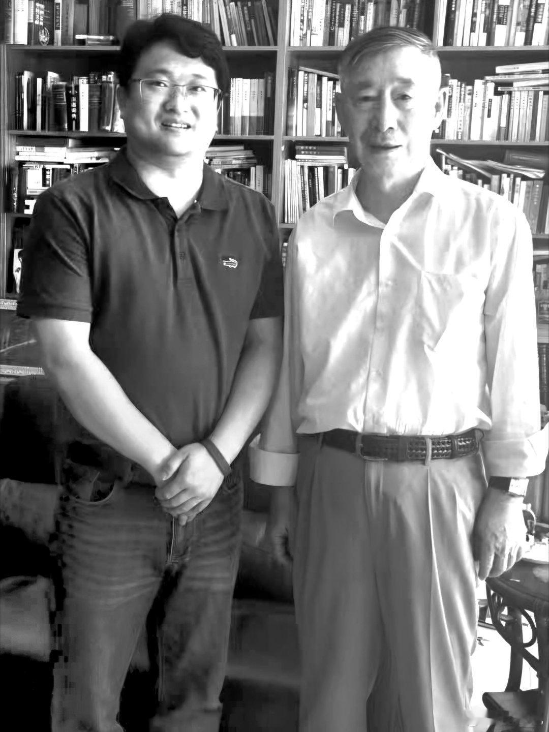 陕师大李鹏博士上个月驾临舍下不数日，陆续有两部新著出版赠我。特别是《弦歌不辍，薪