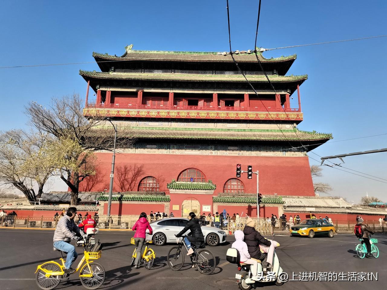 冬天的北京鼓楼、银锭桥、什刹海！可惜什刹海水还未结冰，冰上什刹海才更显活力！