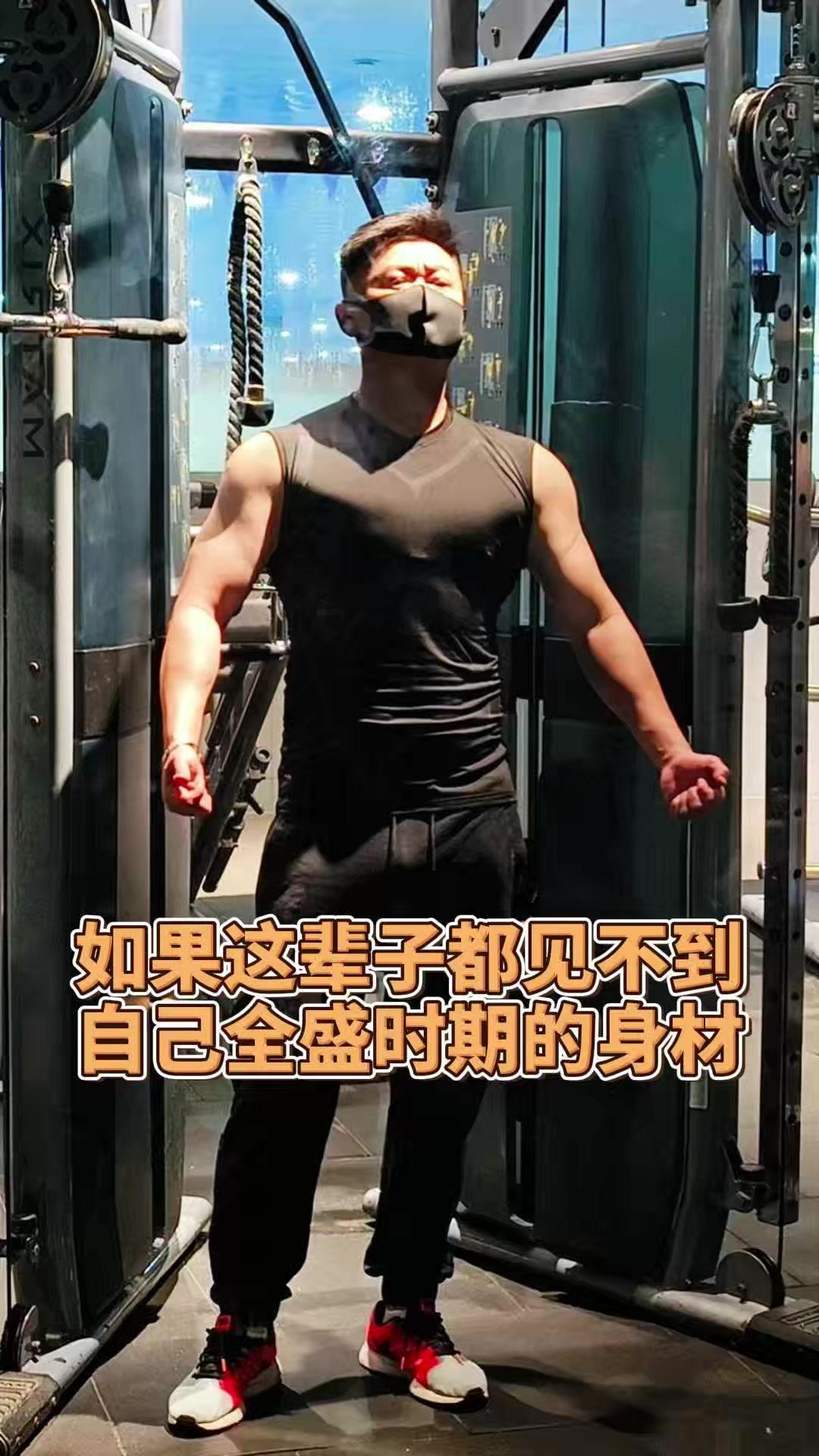 不拼一把你都不知道自己有多帅！💪男生在最好的年纪，一定要体验一次肩宽腰细倒三角