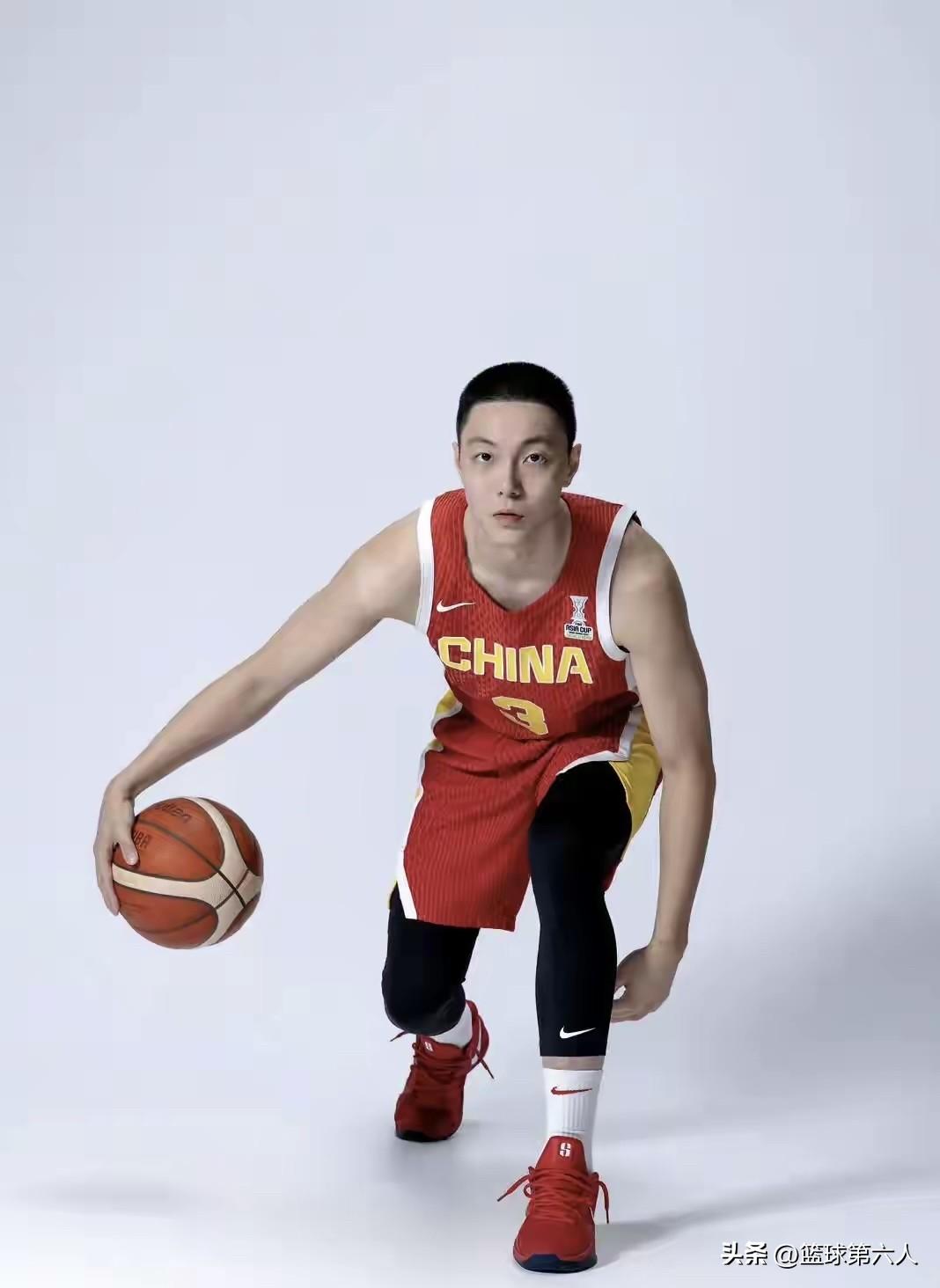 郭士强选择召回胡明轩，核心是战术补缺+伤病条件达标+大赛刚需，放弃高诗岩、征召小