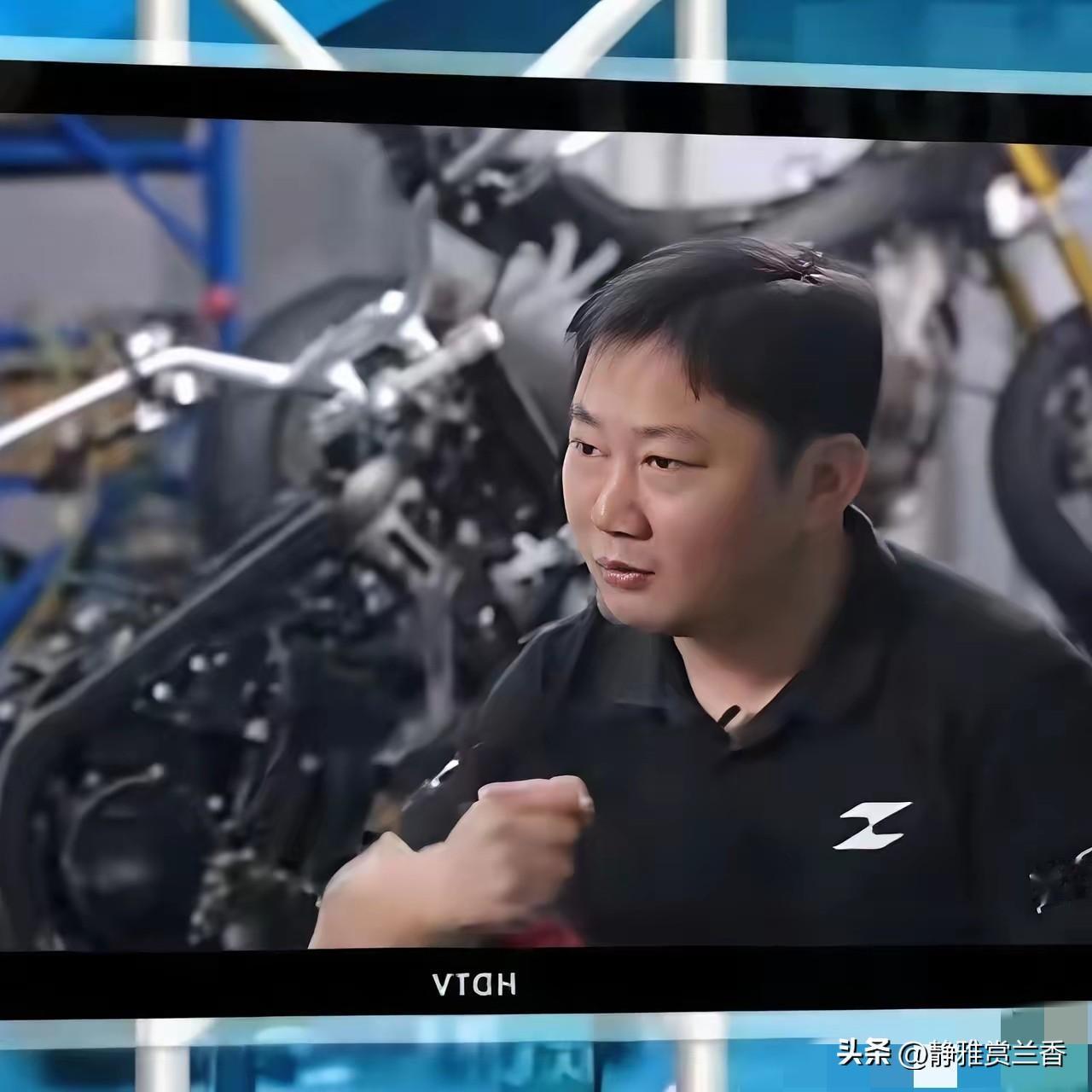 张雪这两句话堪称教科书：是假的你就去起诉，不是我就鄙视你，不给打太极的空间。​交