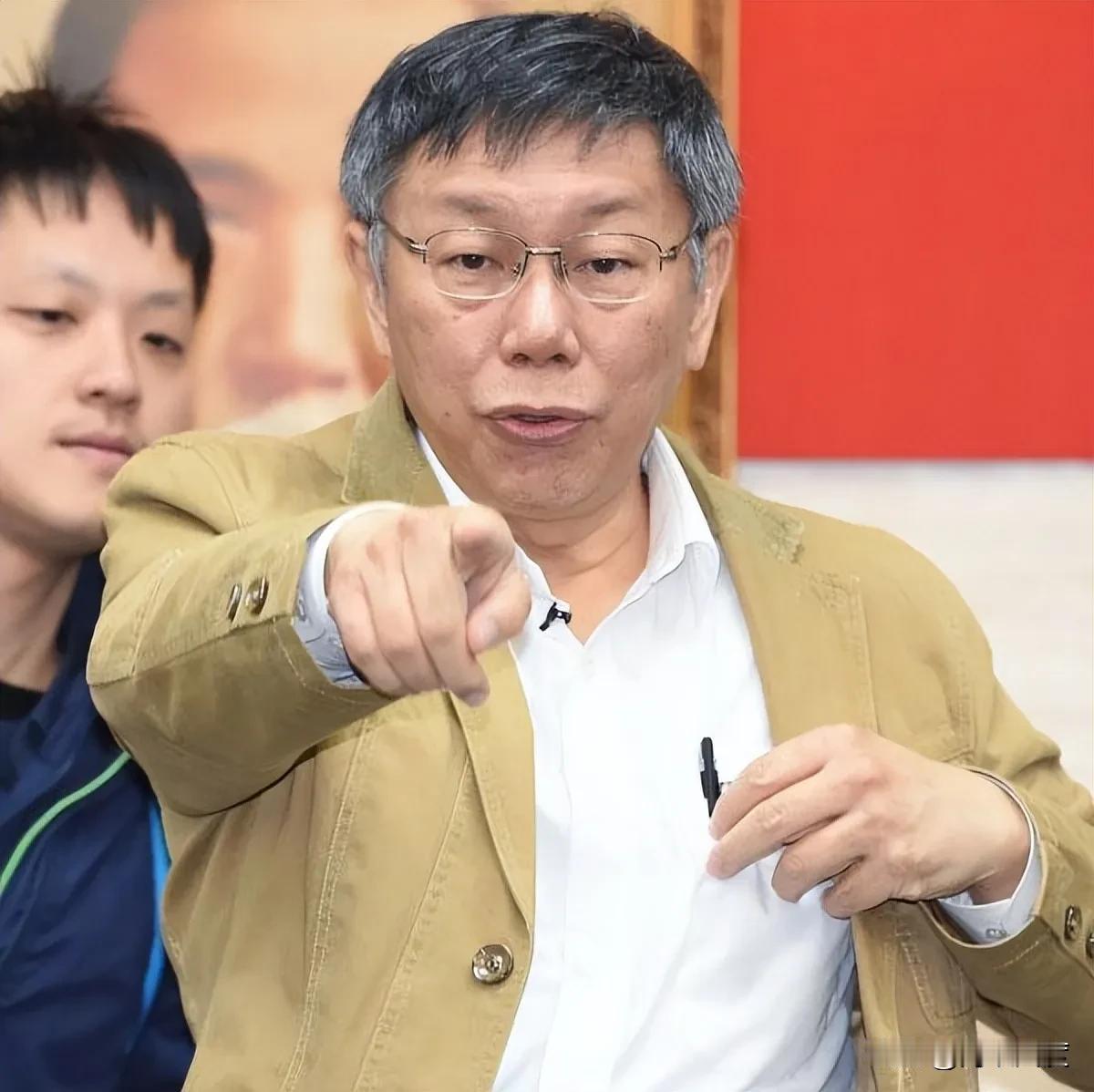 柯文哲警告黄国昌别太过，蓝绿一合作，关键少数成无用少数！外界认为，两人早晚要开撕