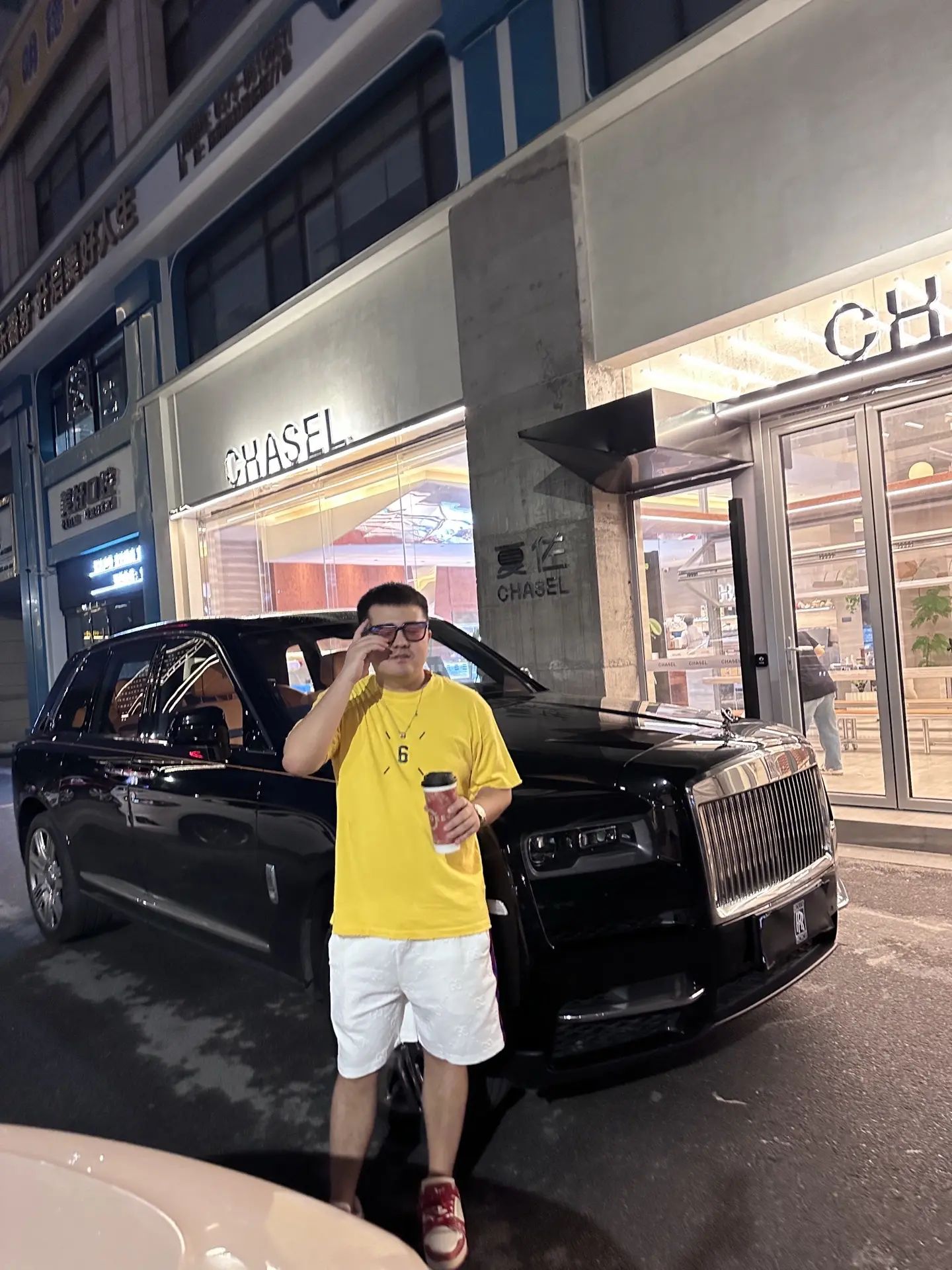 刚出社会我才17岁还没成年，现在的我25岁了苦与生活填满了我的整个青春