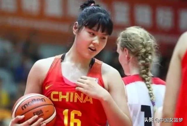 🏀【中国女篮“小宝”李月汝：内线大杀器+甜萌反差】身高2米01的“女版奥尼尔”