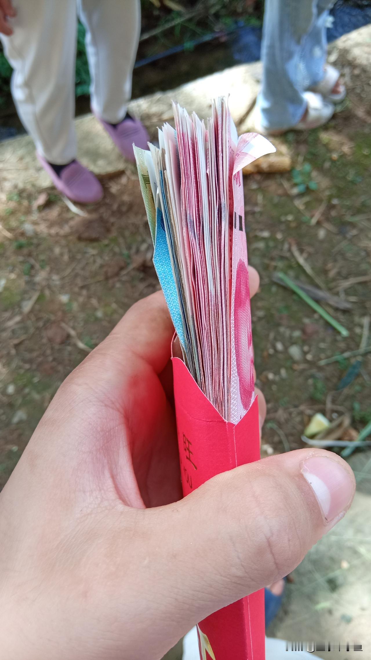 钱！！！
真的非常重要
人到中年，一万块钱，看清了所有人情冷暖
 
活到三十多岁