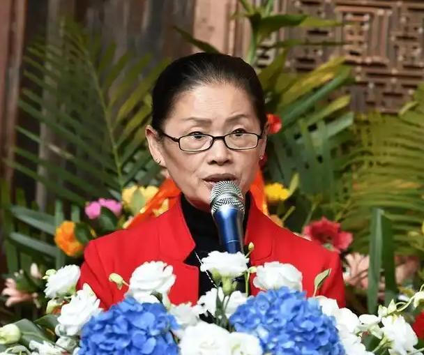 流落中国的外国公主，如今拒绝回国：我是中国人，中国就是我的家！父亲指着族谱上第一