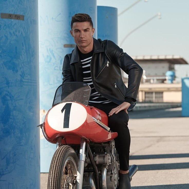 C罗[超话]  c罗 CR7 No1 摩托骑手 