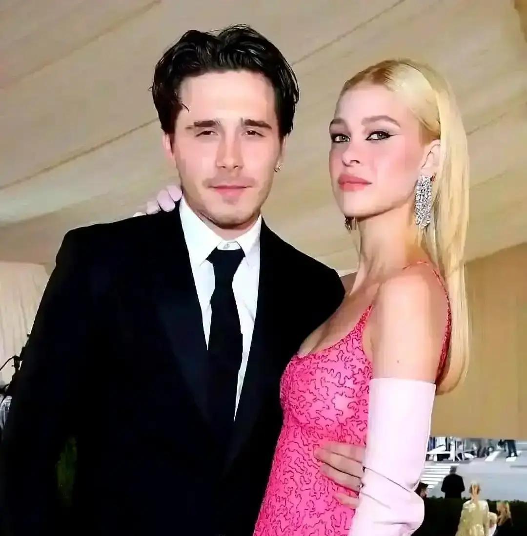 克鲁兹·贝克汉姆，哦不，现在该叫他克鲁兹·佩尔茨-贝克汉姆了。
他为了那870万