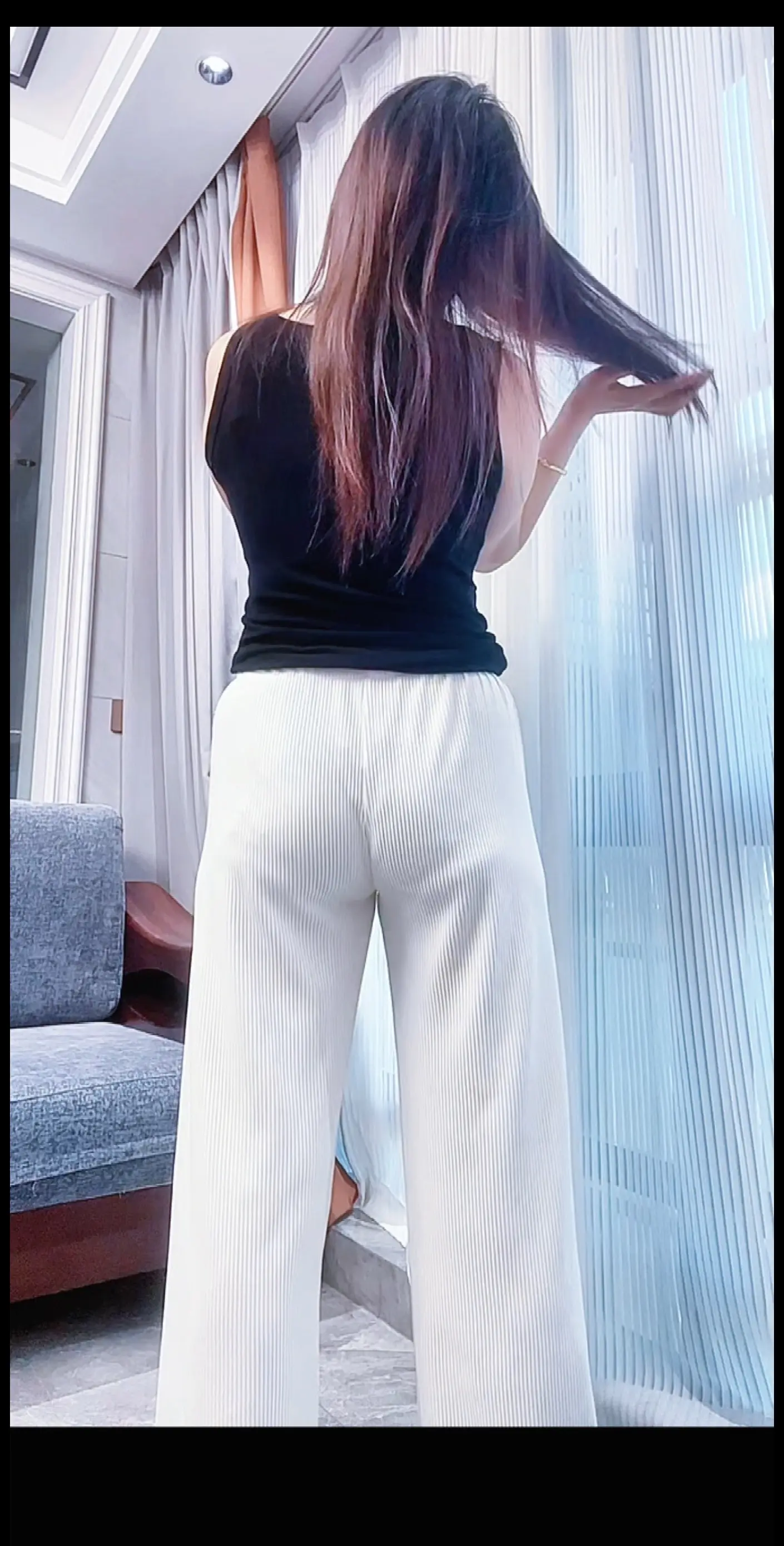 歌老了，姐也老了，歌还是当年的歌，姐已经不是当年的姐了。