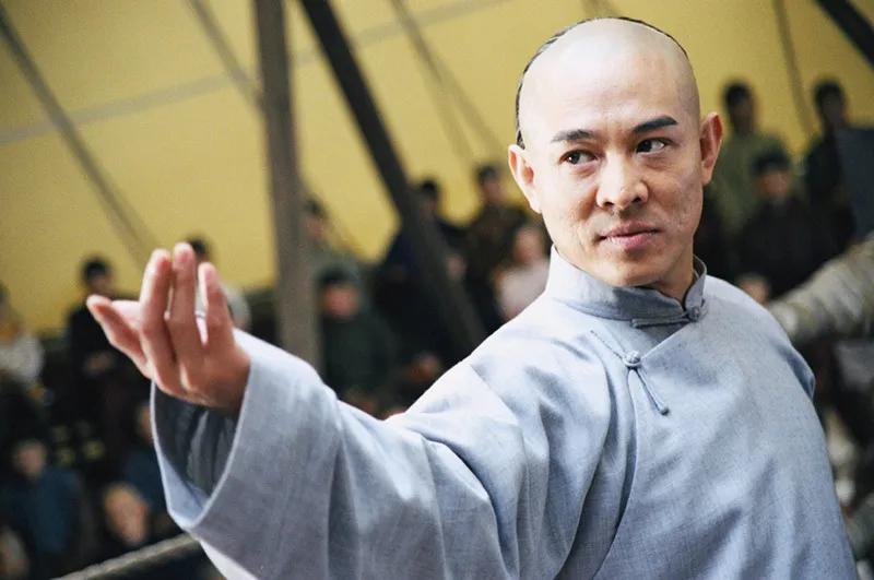 李连杰想要“超越生死”……
在2023年所著的《超越生死：李连杰寻找李连杰》一书