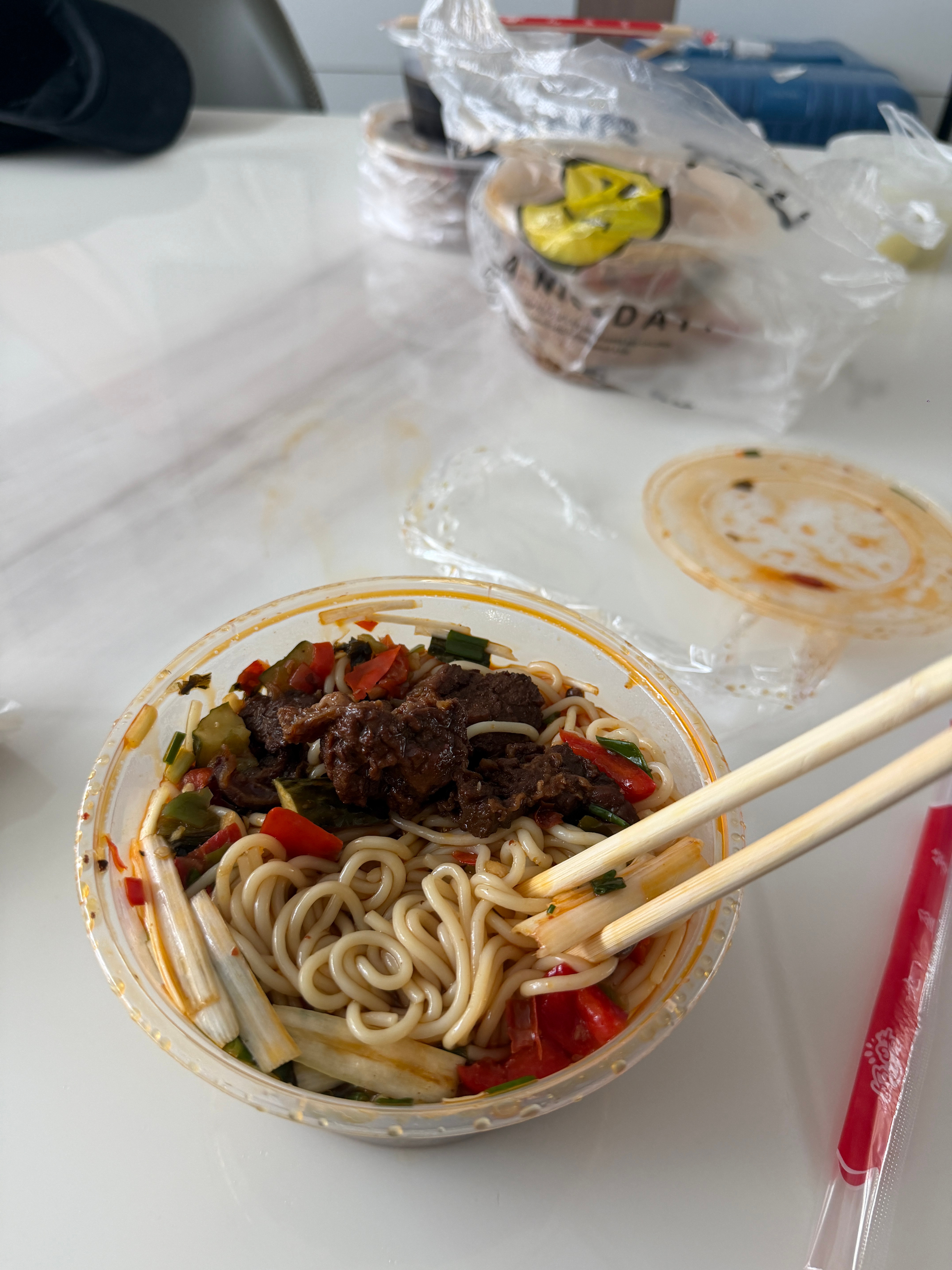 早上10点出门办事顺便去给助理妹妹和朋友打包了整个南昌我觉得最好吃的！！！！老高