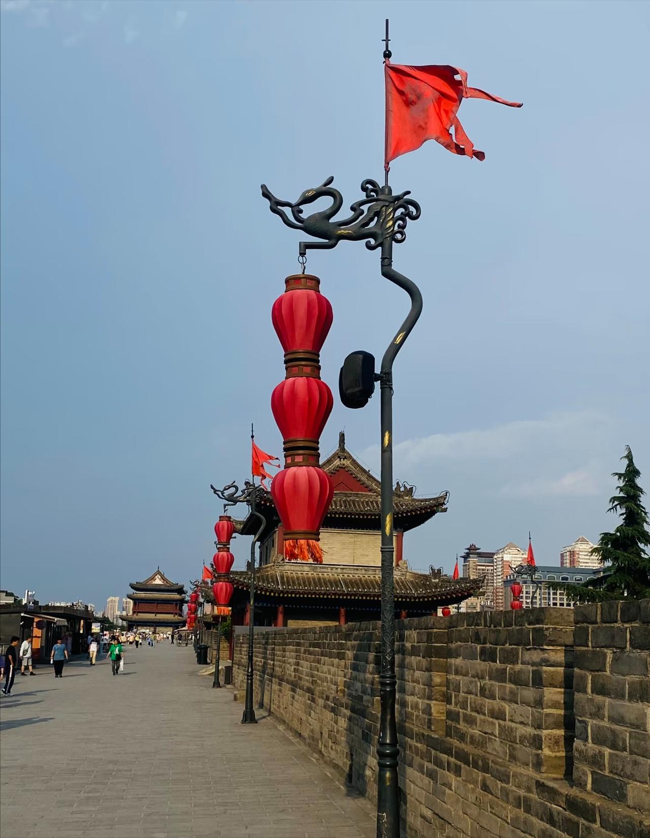 近日，陕西西安某211大学女生，很是痛苦。

毕业后，她的男友因为家里反对，想与