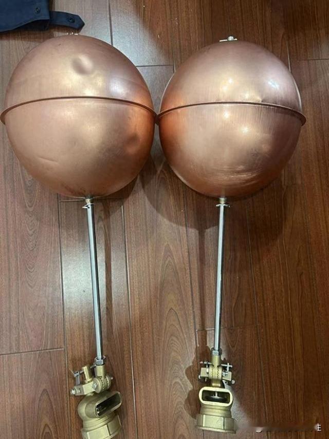 十万块！就为了供女朋友？！这年头，爱情的代价这么高昂？我一个朋友小区的水箱，最近