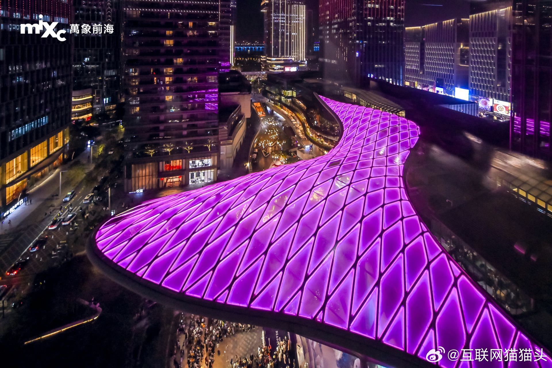 BLACKPINK灯光应援排面粉海席卷全场，灯光一刹封神！每一束光都是双向奔赴，