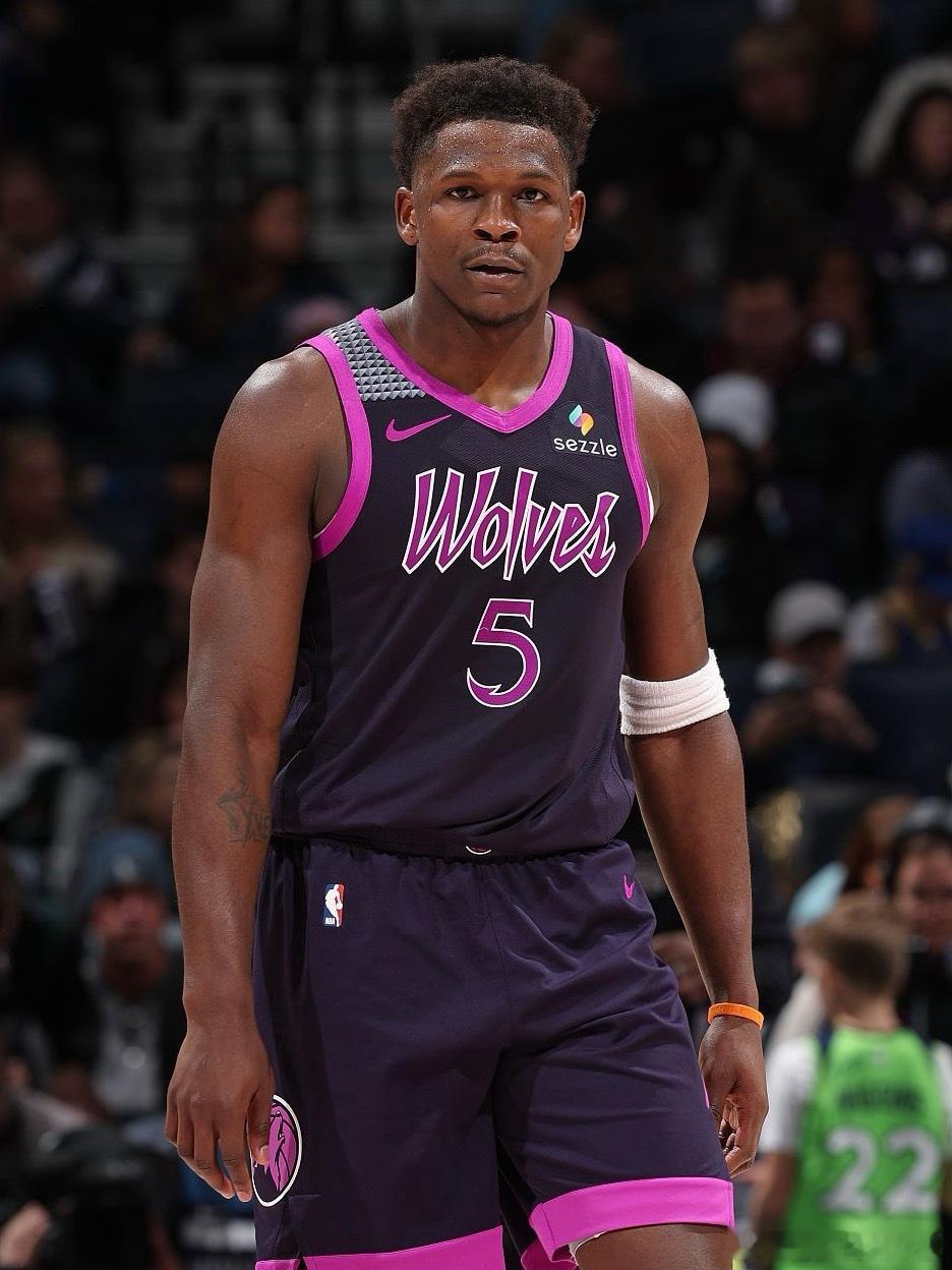 爱德华兹因伤病管理，今天对阵勇士降级为出战成疑。勇士vs森林狼