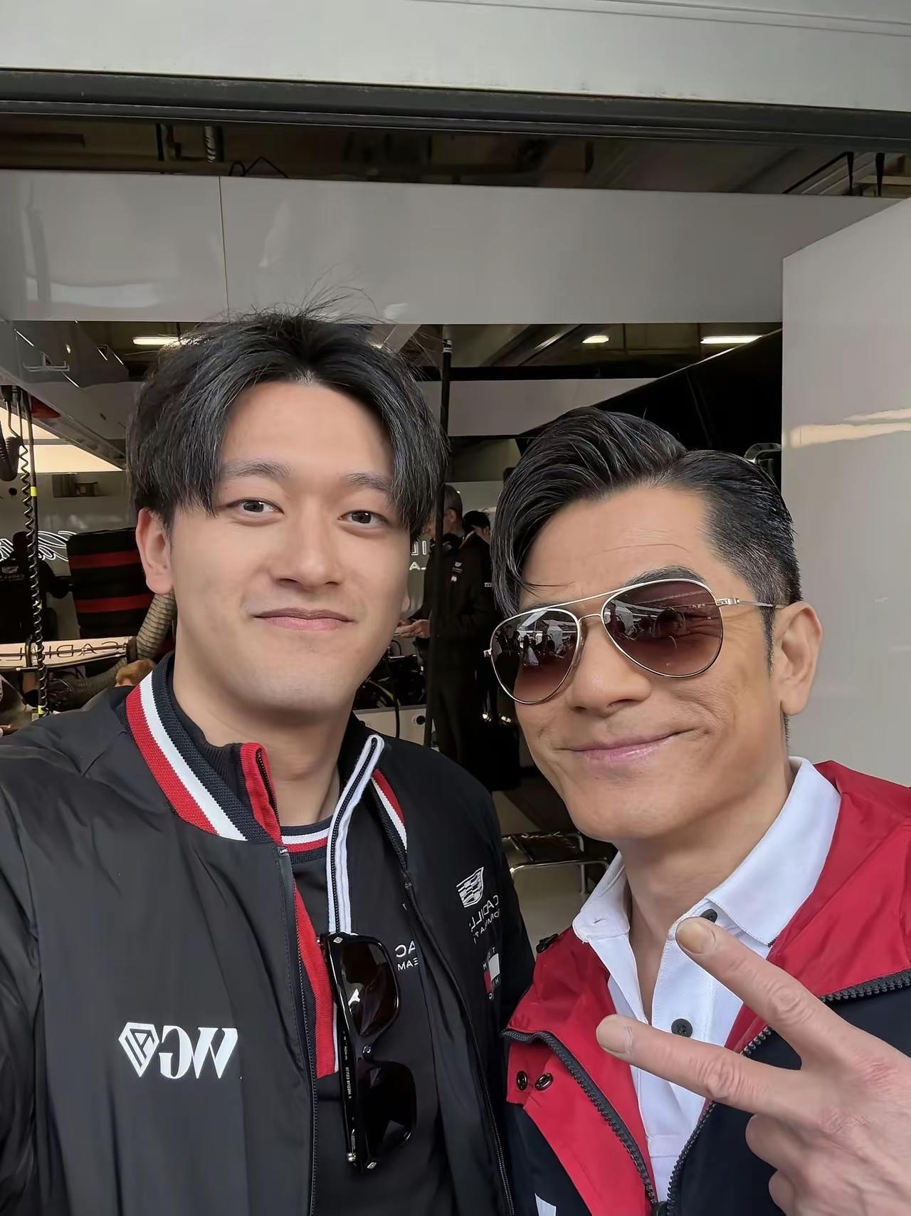 郭富城我认识，旁边男生是谁？有谁知道