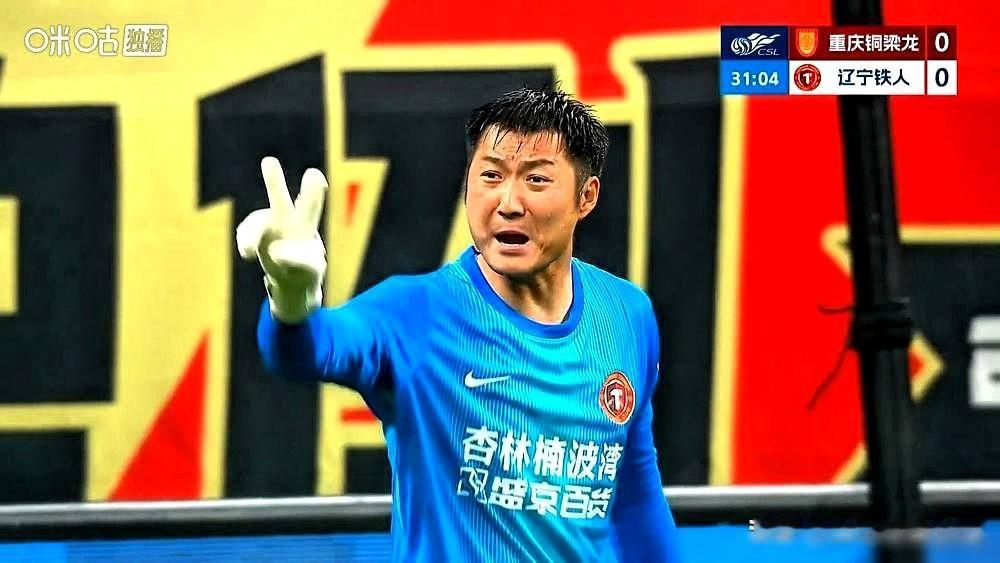 哎，国安这回真是……看着那黄牌，心都凉了半截。
别说球员炸锅，我们球迷心里也嘀咕